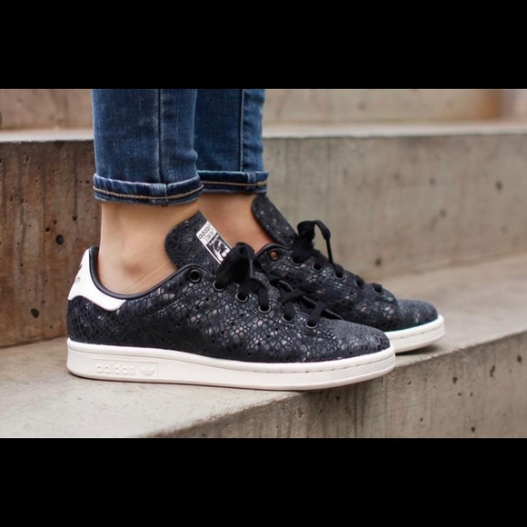 stan smith snake print